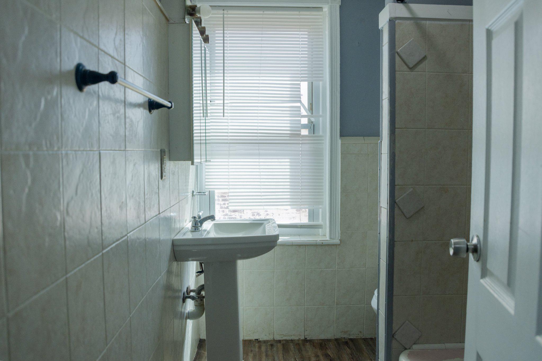 4844 North Front Street Philadelphia, PA 19120 - Photo 22 of 33 Full Bath