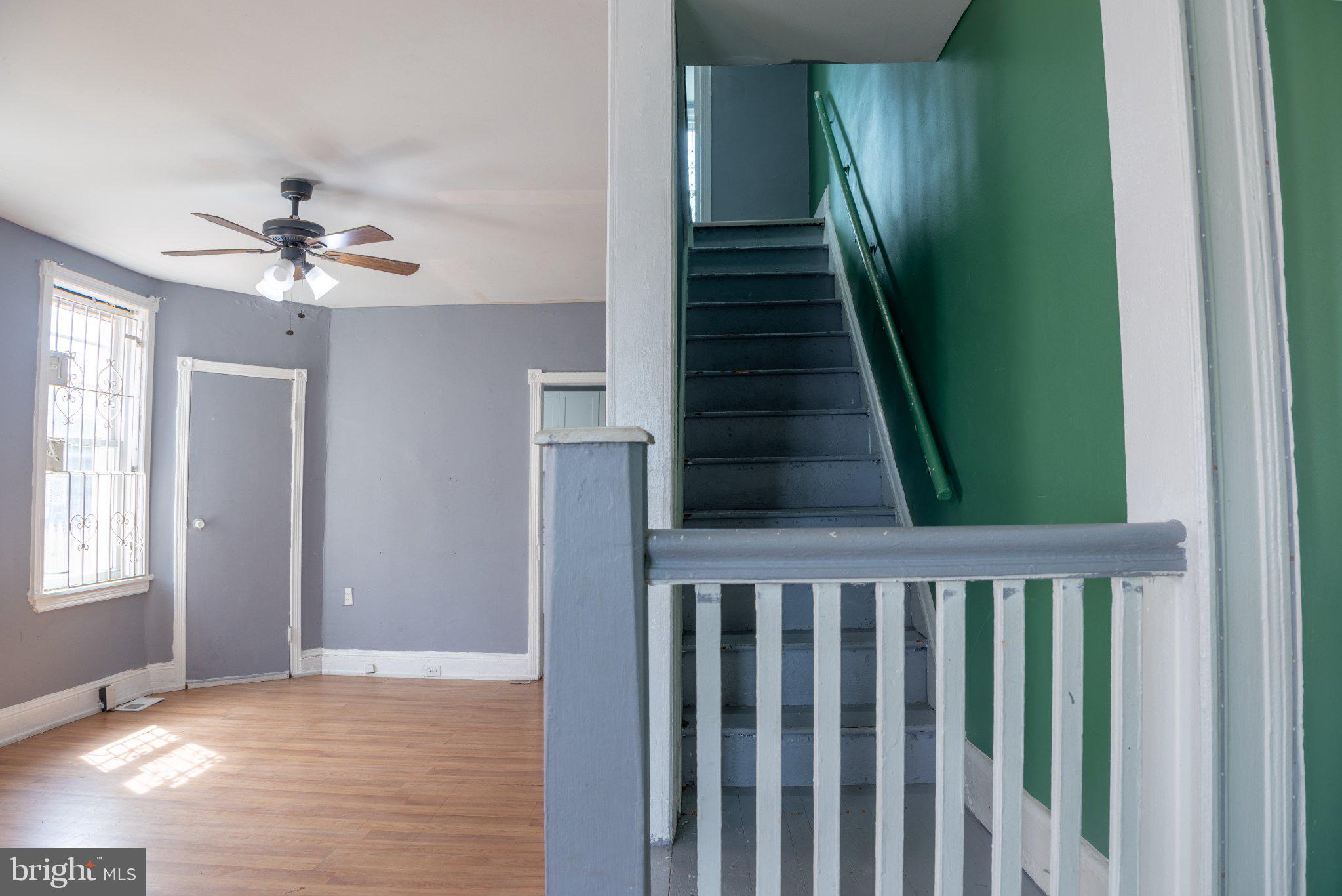 4844 North Front Street Philadelphia, PA 19120 - Photo 5 of 33 Bright and airy entryway with charm.