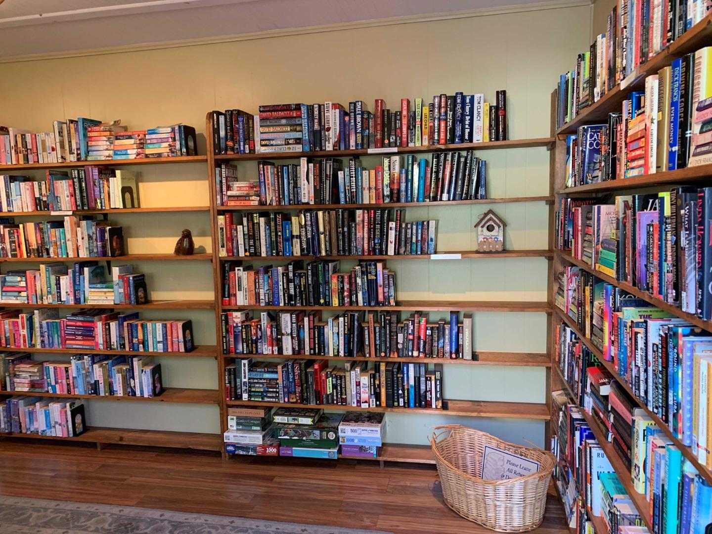 270 Hames Road, Unit 55 Watsonville, CA 95076 - Photo 39 of 53 a book shelf with books and a book shelf