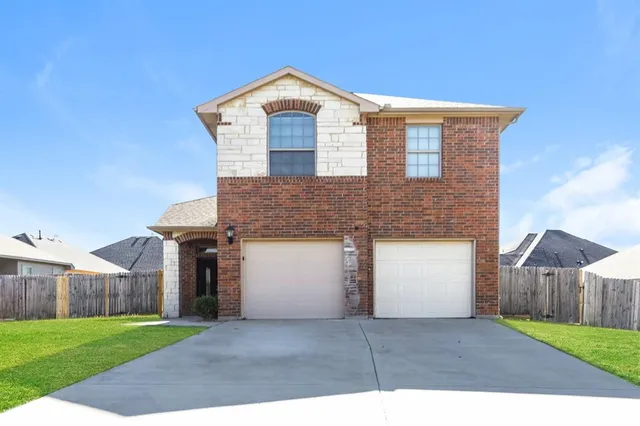$1,810 | 703 Woodcrest Drive, Ennis, TX 75119