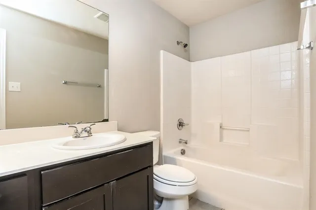 $1,810 | 703 Woodcrest Drive, Ennis, TX 75119