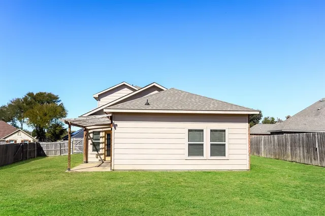 $1,810 | 703 Woodcrest Drive, Ennis, TX 75119