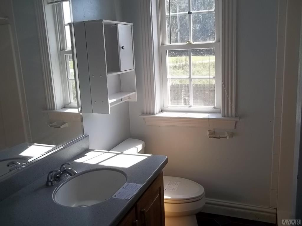 Full bath off back door hallway