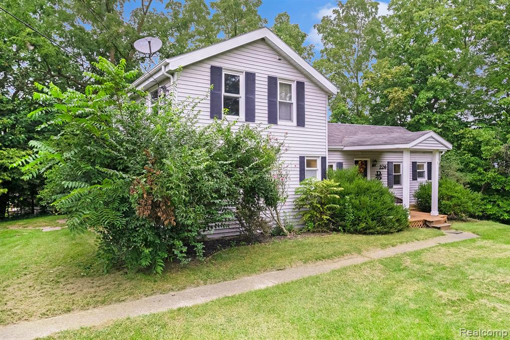 226 Emily Street Flushing, MI 48433 - Photo 2 of 20