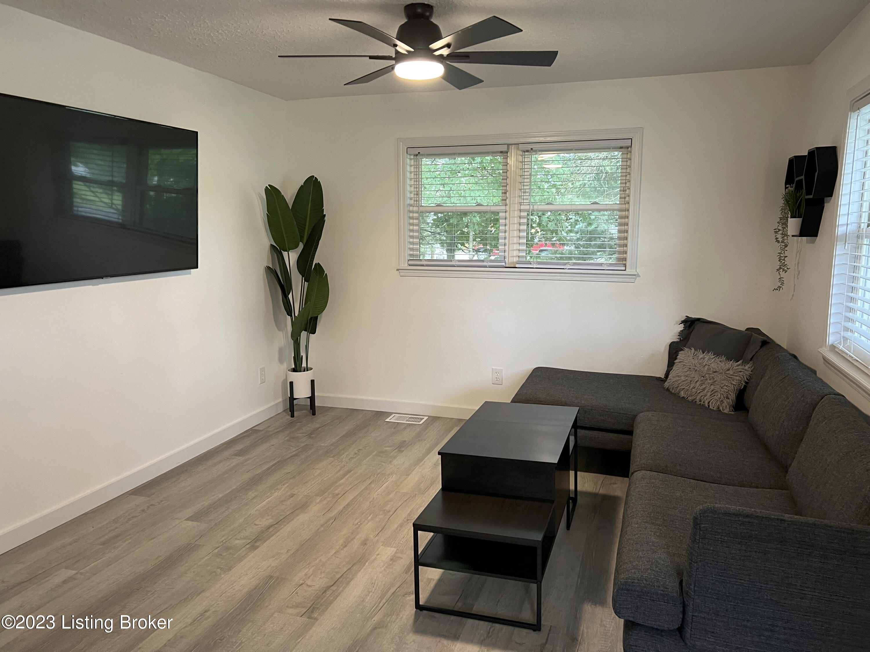 5799 Pendleton Road Louisville, KY 40272 - Photo 6 of 11 IMG_1436