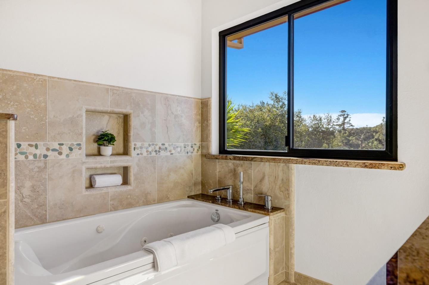 25460 Boots Road Monterey, CA 93940 - Photo 16 of 25 Gallery Image 16