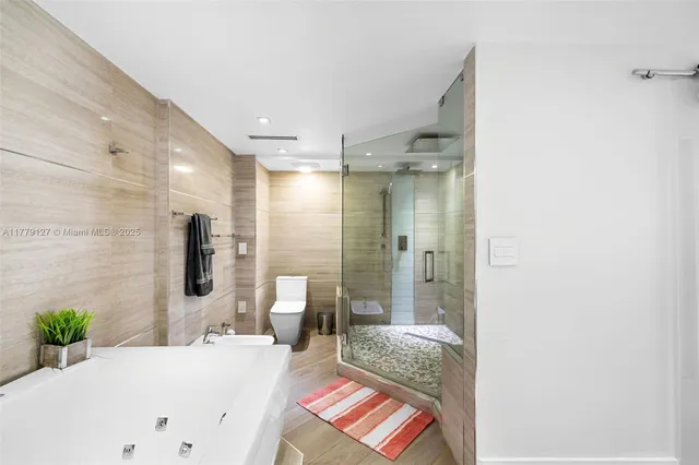 $1,175,000 | 6061 Collins Avenue, Unit 8F, Miami Beach, FL 33140