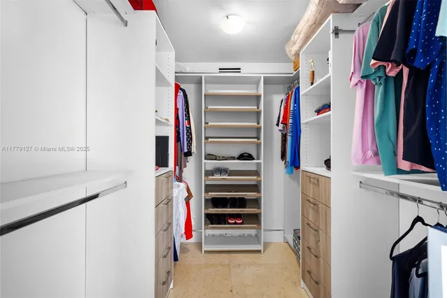 $1,175,000 | 6061 Collins Avenue, Unit 8F, Miami Beach, FL 33140