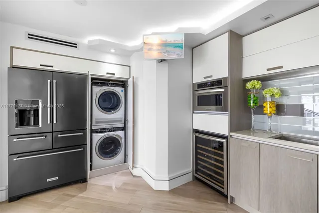 $1,175,000 | 6061 Collins Avenue, Unit 8F, Miami Beach, FL 33140