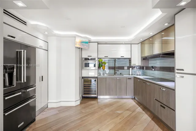 $1,175,000 | 6061 Collins Avenue, Unit 8F, Miami Beach, FL 33140