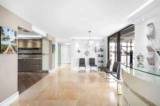 $1,175,000 | 6061 Collins Avenue, Unit 8F, Miami Beach, FL 33140