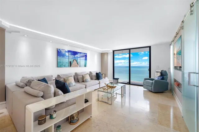 $1,175,000 | 6061 Collins Avenue, Unit 8F, Miami Beach, FL 33140