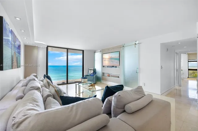 $1,175,000 | 6061 Collins Avenue, Unit 8F, Miami Beach, FL 33140