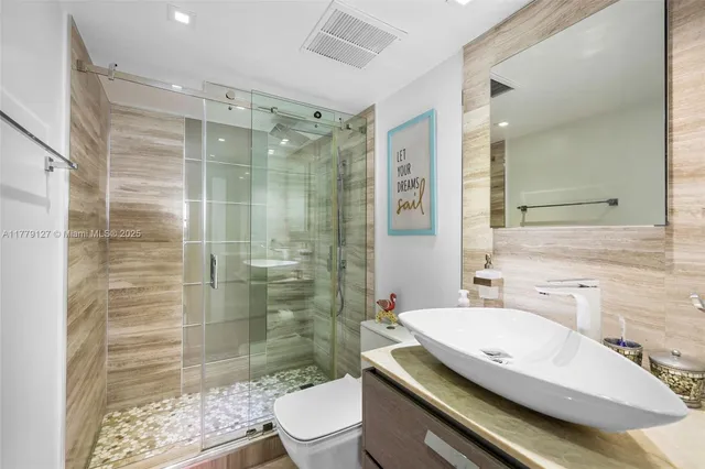 $1,175,000 | 6061 Collins Avenue, Unit 8F, Miami Beach, FL 33140