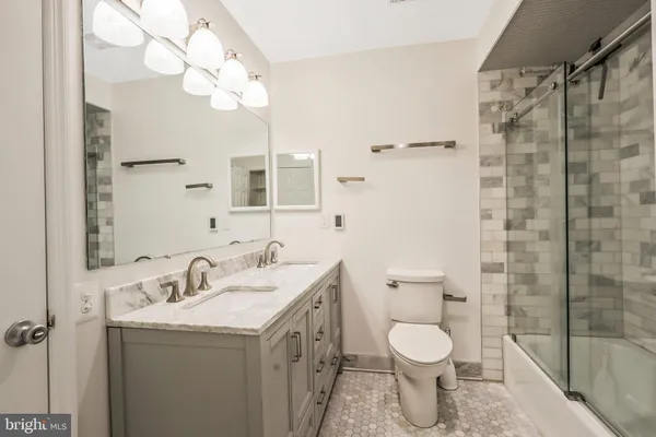 $3,995 | 671 South Columbus Street, Alexandria, VA 22314