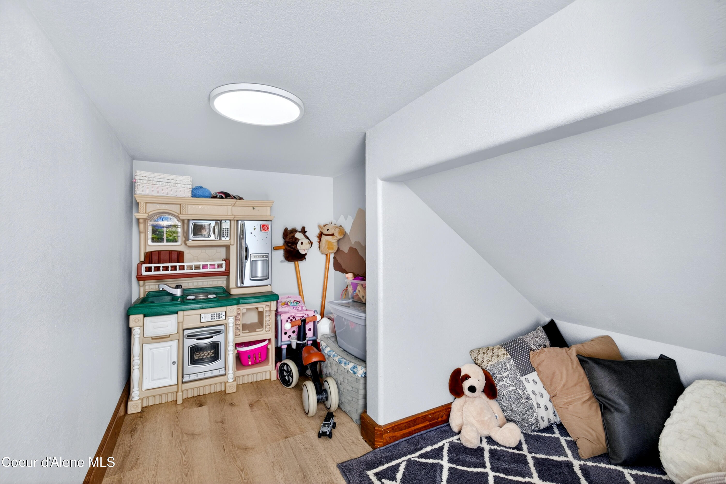334 Hardy Loop Bonners Ferry, ID 83805 - Photo 17 of 33 016_Bonus_Room_Kids_Loft