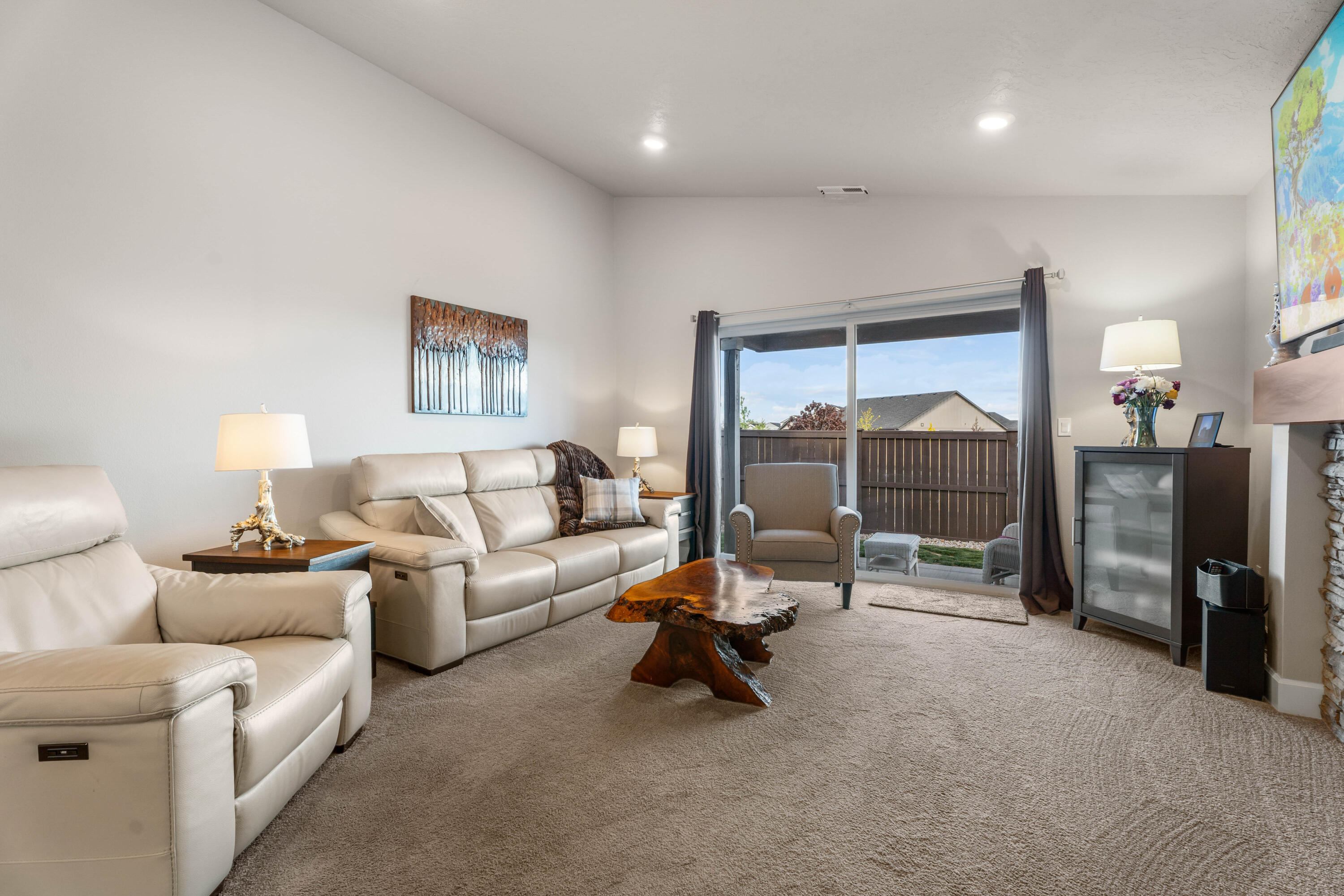 3556 Northwest 10th Street Redmond, OR 97756 - Photo 13 of 23 17-Living Room