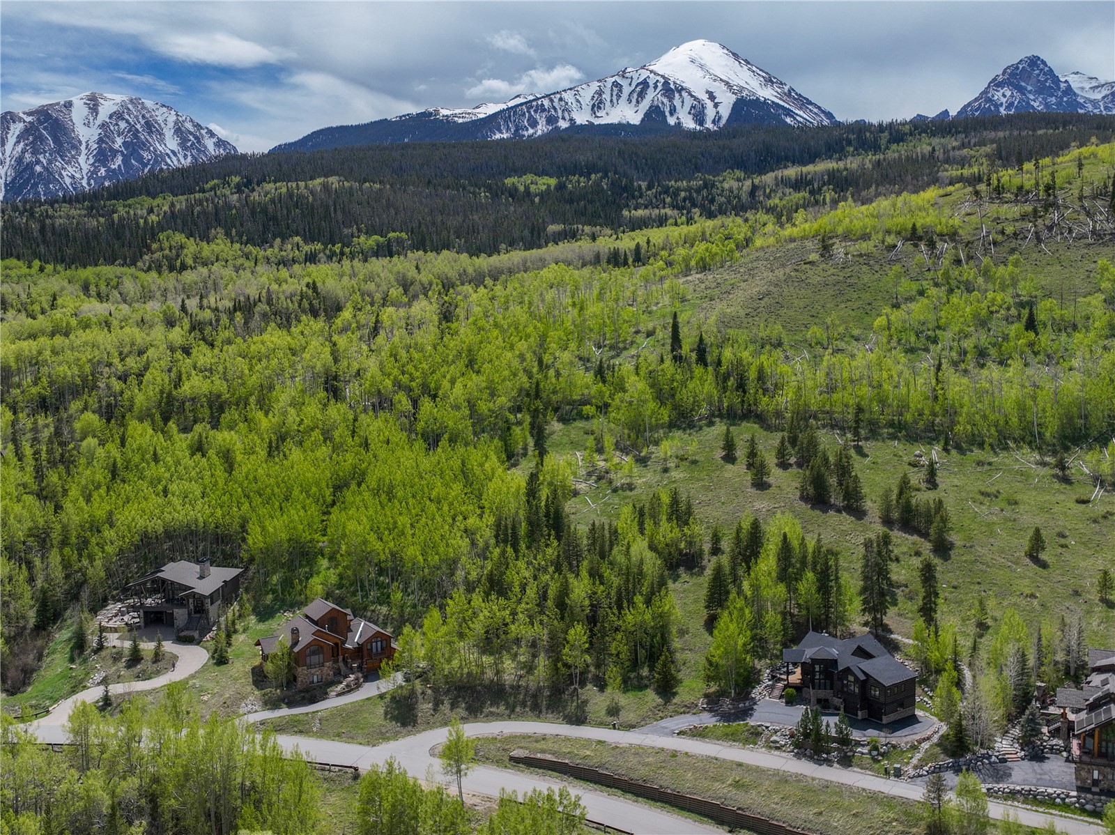 2635 Hunter's Knob Road Silverthorne, CO 80498 - Photo 2 of 12 a view of a city with a mountain