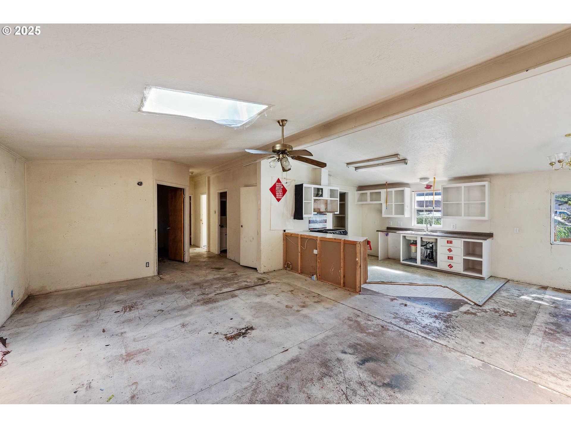 63557 South Olive Road Coos Bay, OR 97420 - Photo 3 of 23