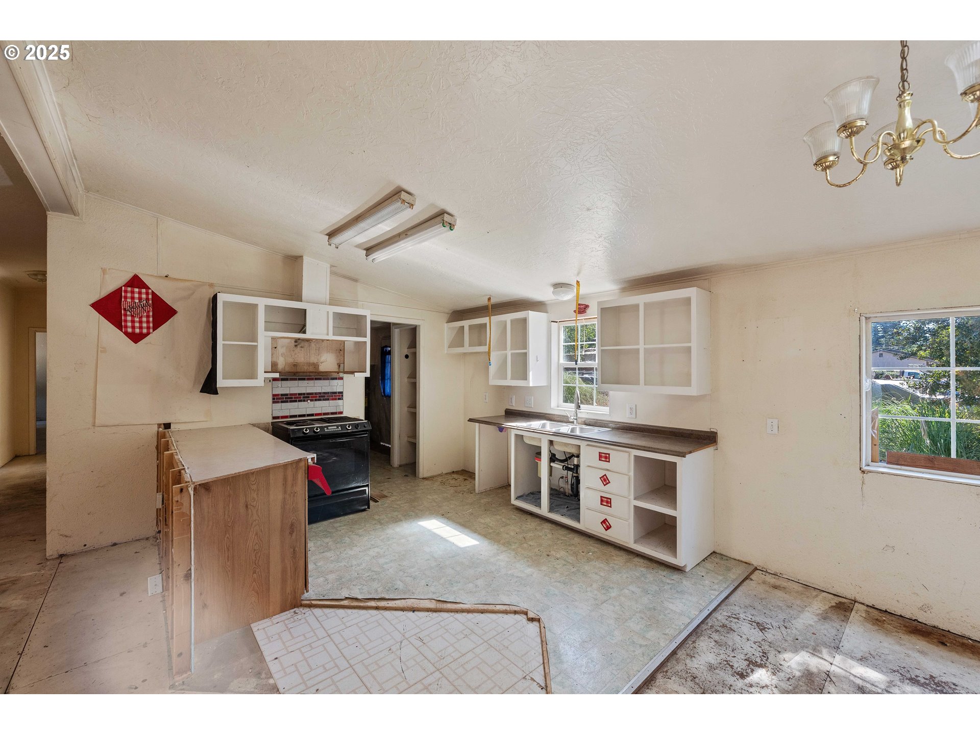 63557 South Olive Road Coos Bay, OR 97420 - Photo 6 of 23