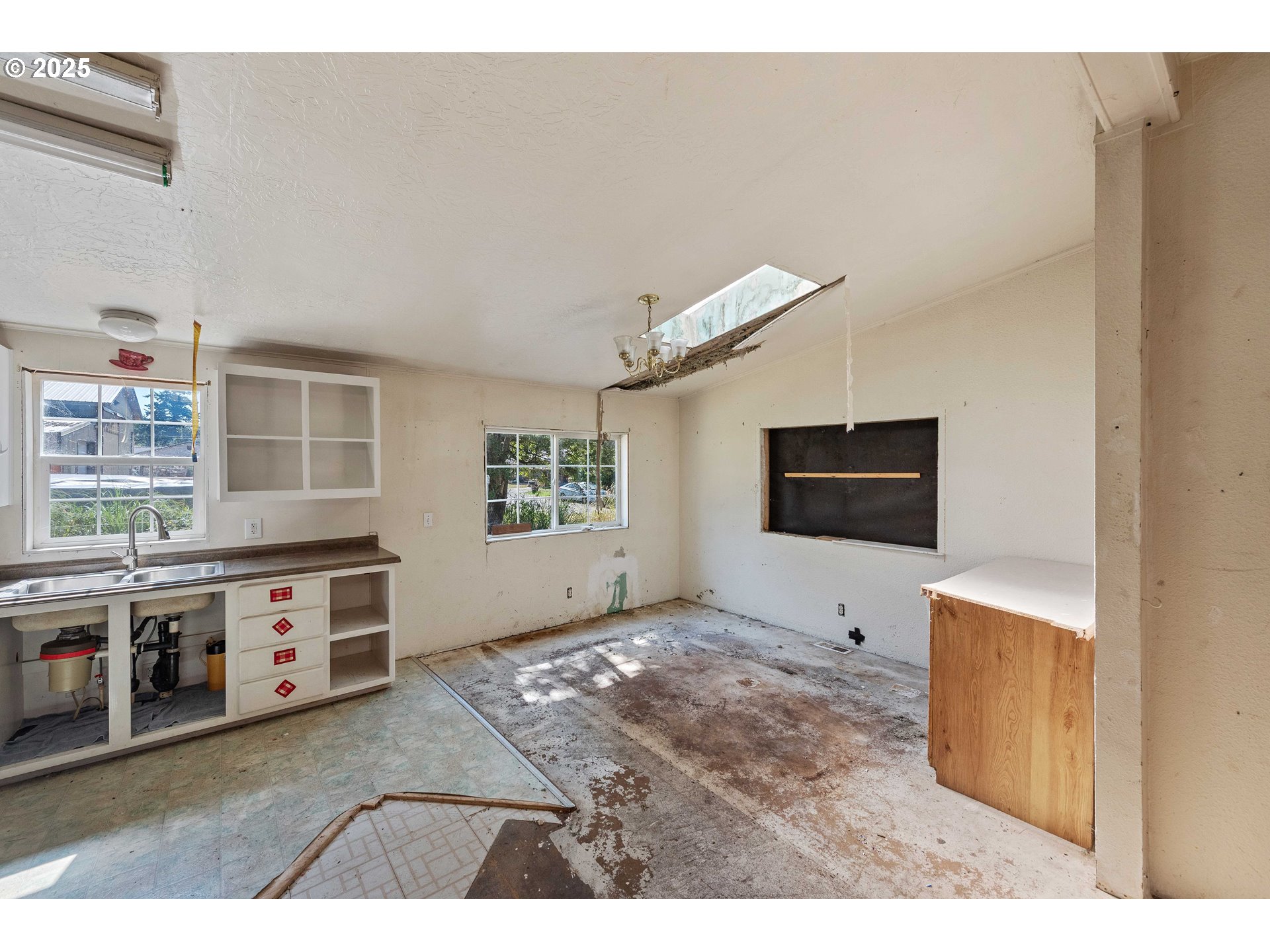 63557 South Olive Road Coos Bay, OR 97420 - Photo 7 of 23