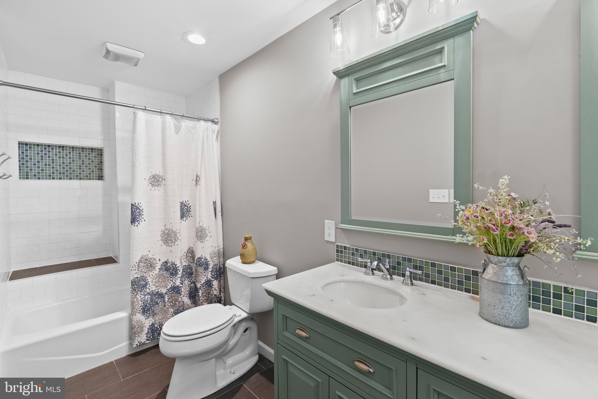 1132 Bay Ridge Road Annapolis, MD 21403 - Photo 22 of 49 Designed tile-Built in shower/tub shelf