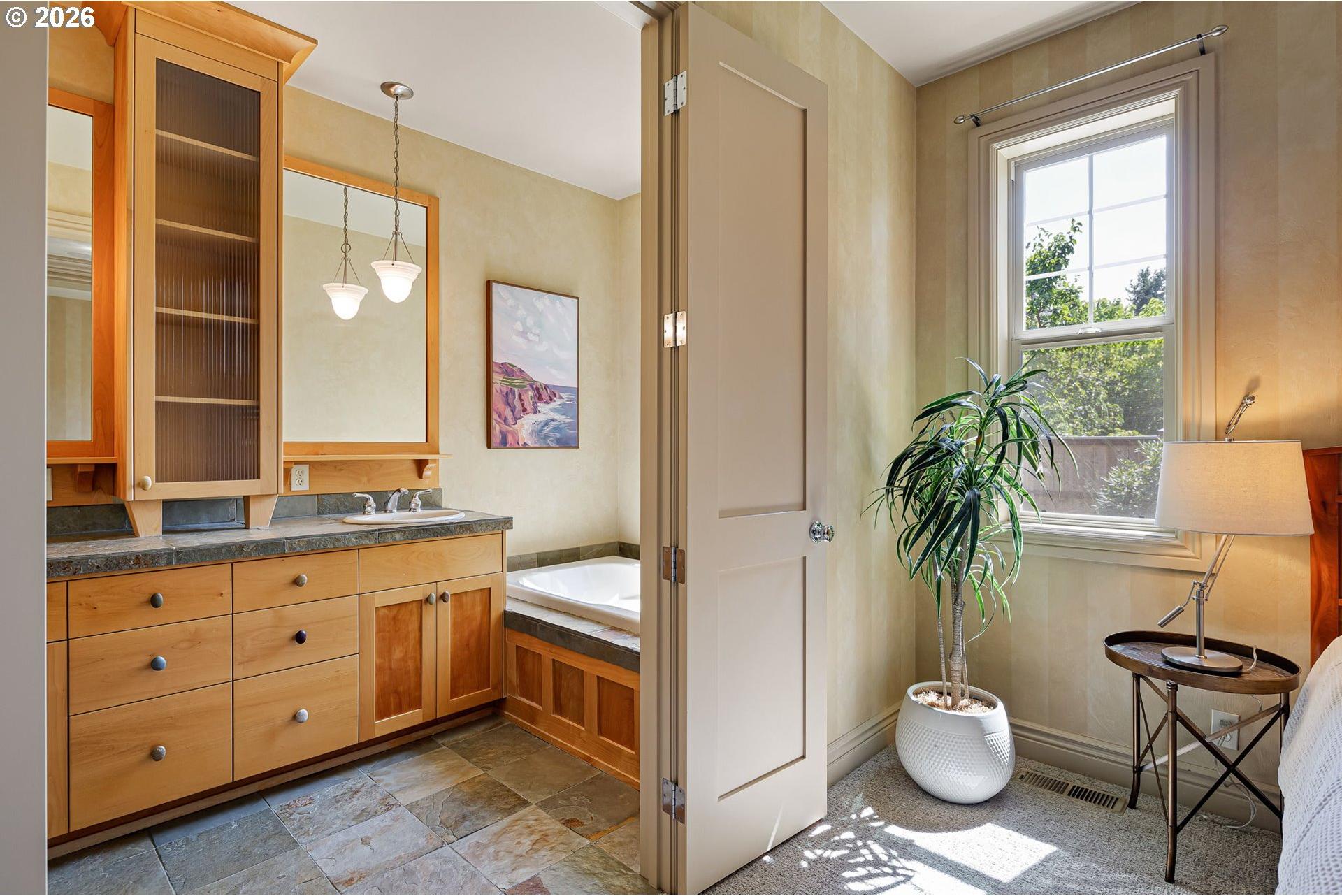1270 Brickley Road Eugene, OR 97401 - Photo 23 of 47 Owner's Suite Bathroom
