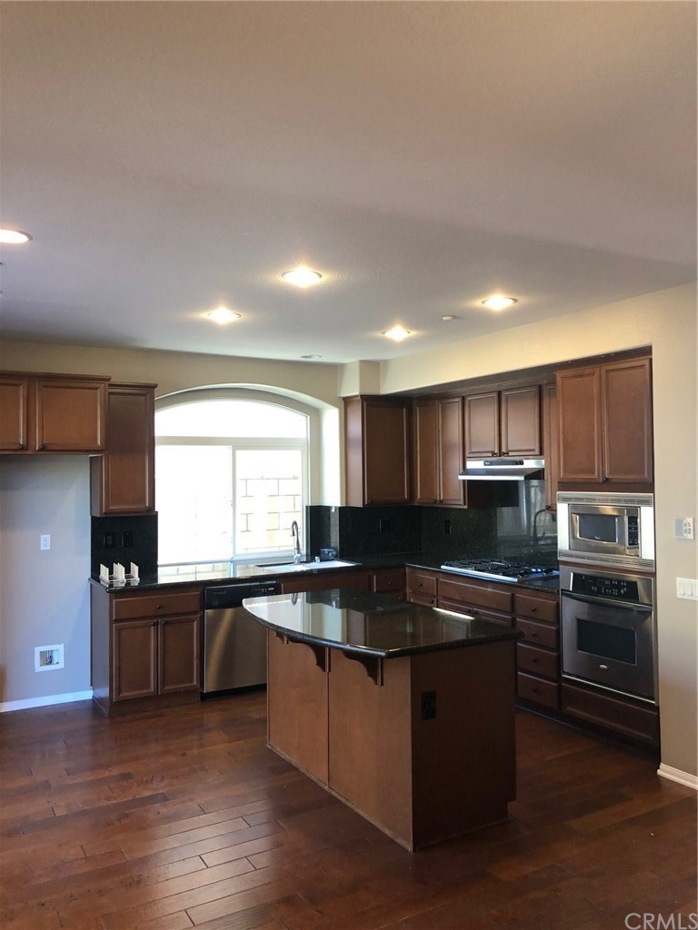 14984 Pepperdine Drive Fontana, CA 92336 - Photo 6 of 12