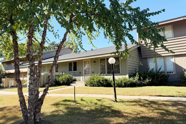 $238,000 | 61 Windsor Court, New Brighton, MN 55112