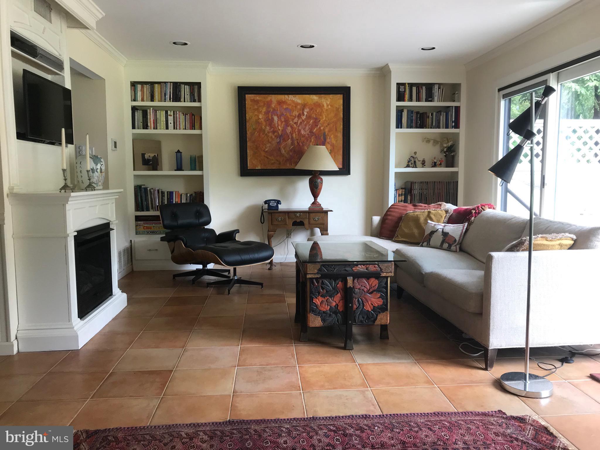 28 Eden Roc New Hope, PA 18938 - Photo 11 of 37 Beautiful natural light all day