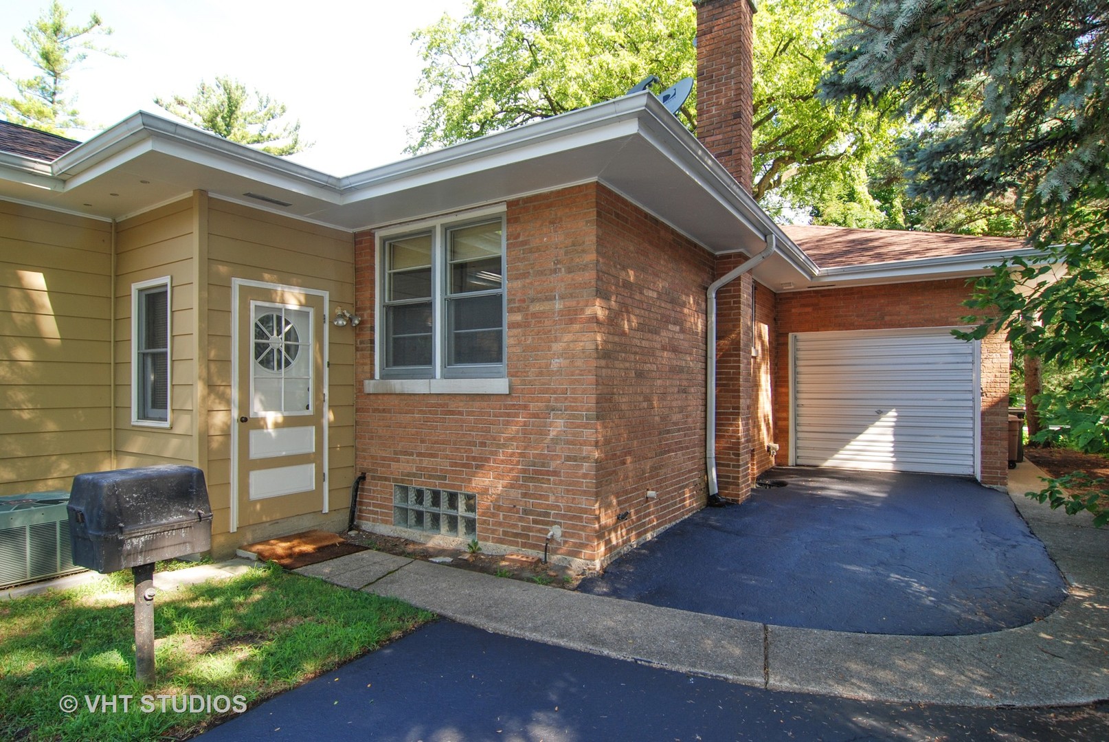 295 Lawton Road Riverside, IL 60546 - Photo 14 of 19
