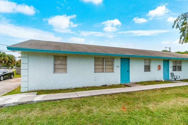 $2,200 | 4763 Gulfstream Road, Lake Worth Beach, FL 33461