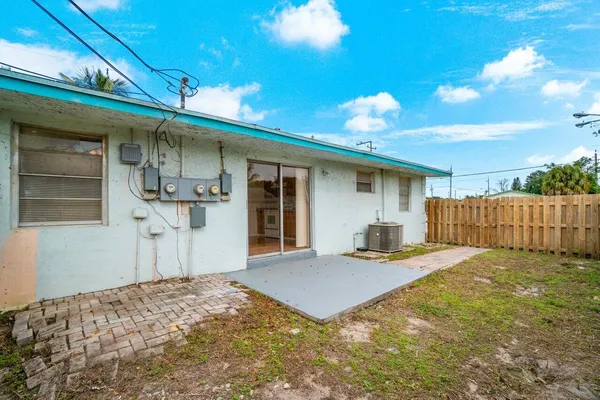 $2,200 | 4763 Gulfstream Road, Lake Worth Beach, FL 33461