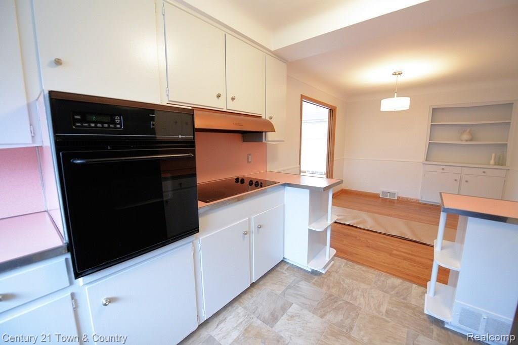 4025 Normandy Road Royal Oak, MI 48073 - Photo 10 of 35 Large kitchen opens to dining area