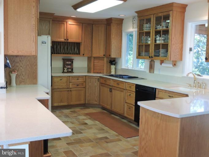 23300 Mersey Road Middleburg, VA 20117 - Photo 8 of 25 Kitchen