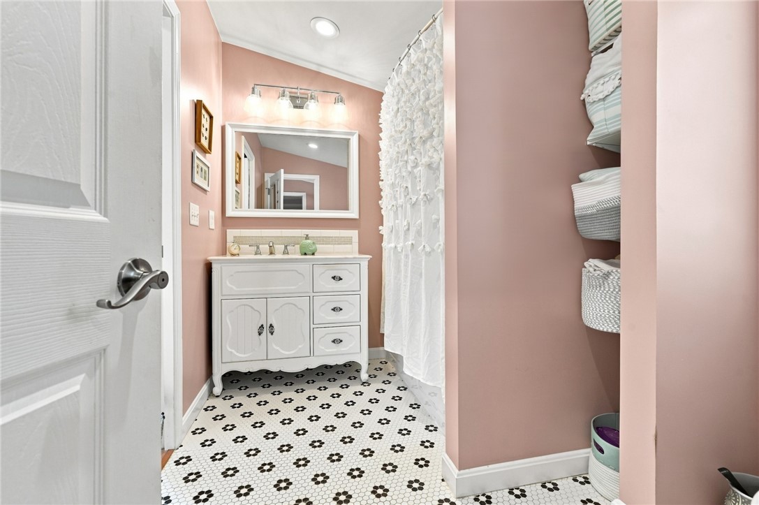 17 Ledge Road East Greenwich, RI 02818 - Photo 15 of 22 Gallery Image 15