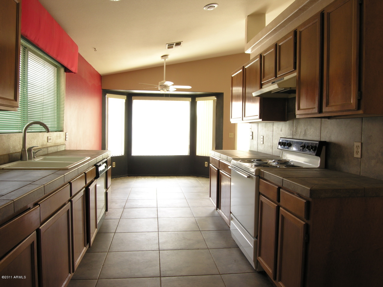 709 West Tumbleweed Road Gilbert, AZ 85233 - Photo 6 of 20 Dining