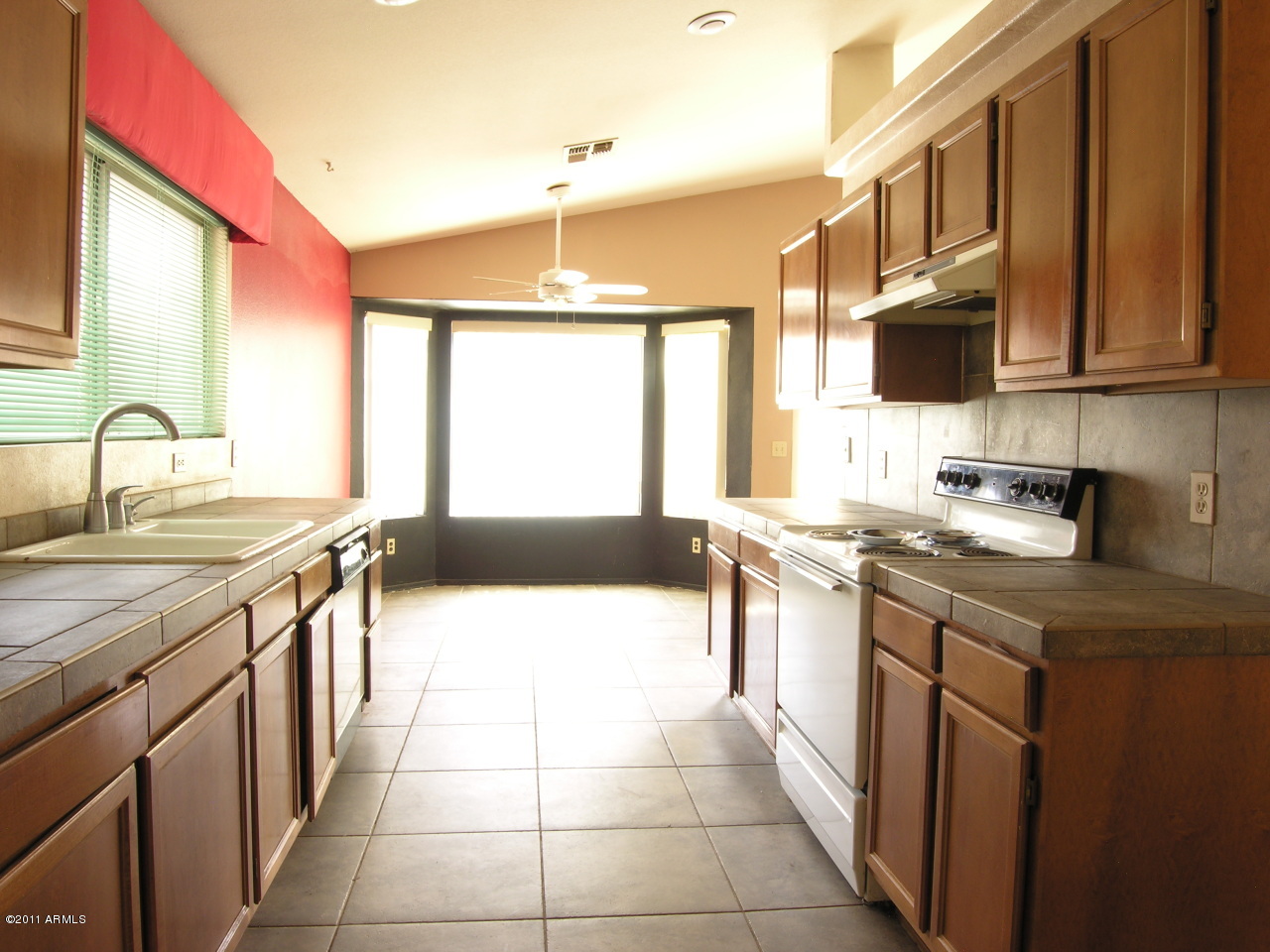 709 West Tumbleweed Road Gilbert, AZ 85233 - Photo 7 of 20 Kitchen