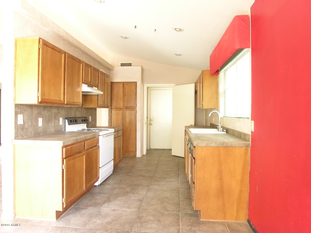 709 West Tumbleweed Road Gilbert, AZ 85233 - Photo 8 of 20 Kitchen