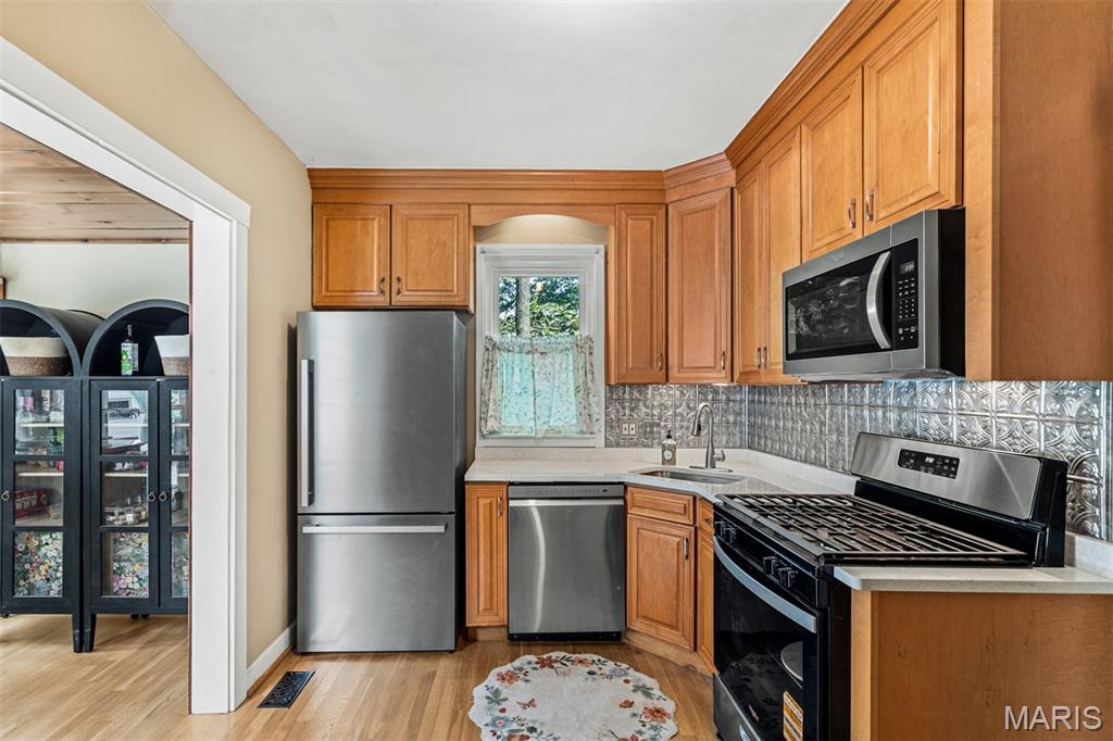 329 Stark Court Webster Groves, MO 63119 - Photo 19 of 63 Gallery Image 19