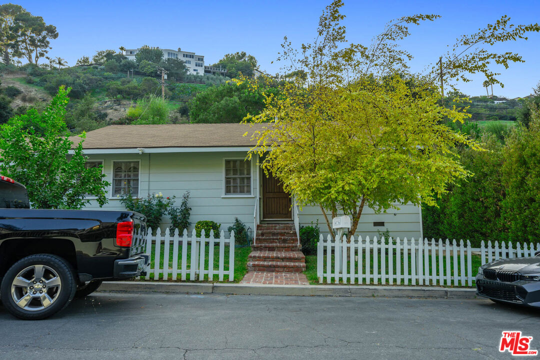 3771 Longview Valley Road Sherman Oaks, CA 91423 - Photo 29 of 75 a front view of a house with a garden