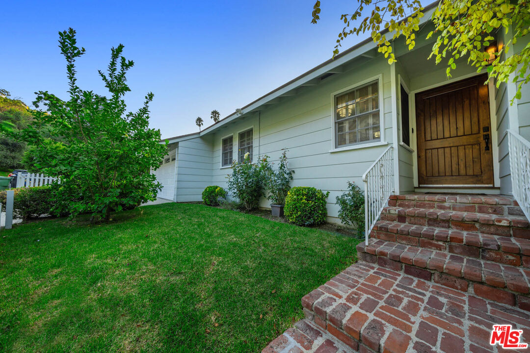 3771 Longview Valley Road Sherman Oaks, CA 91423 - Photo 30 of 75