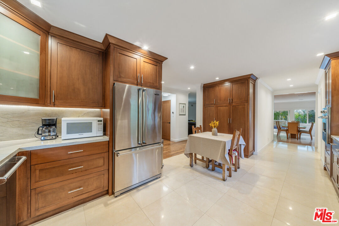 3771 Longview Valley Road Sherman Oaks, CA 91423 - Photo 38 of 75