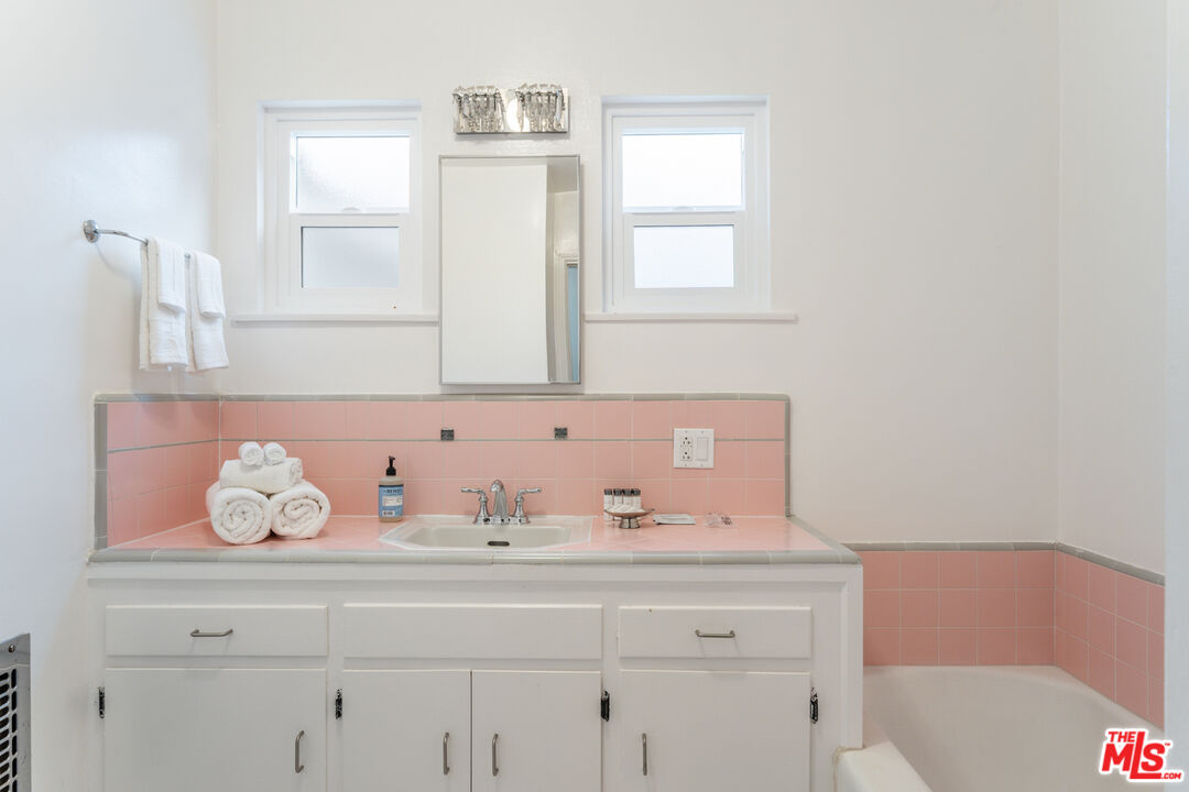 3771 Longview Valley Road Sherman Oaks, CA 91423 - Photo 74 of 75