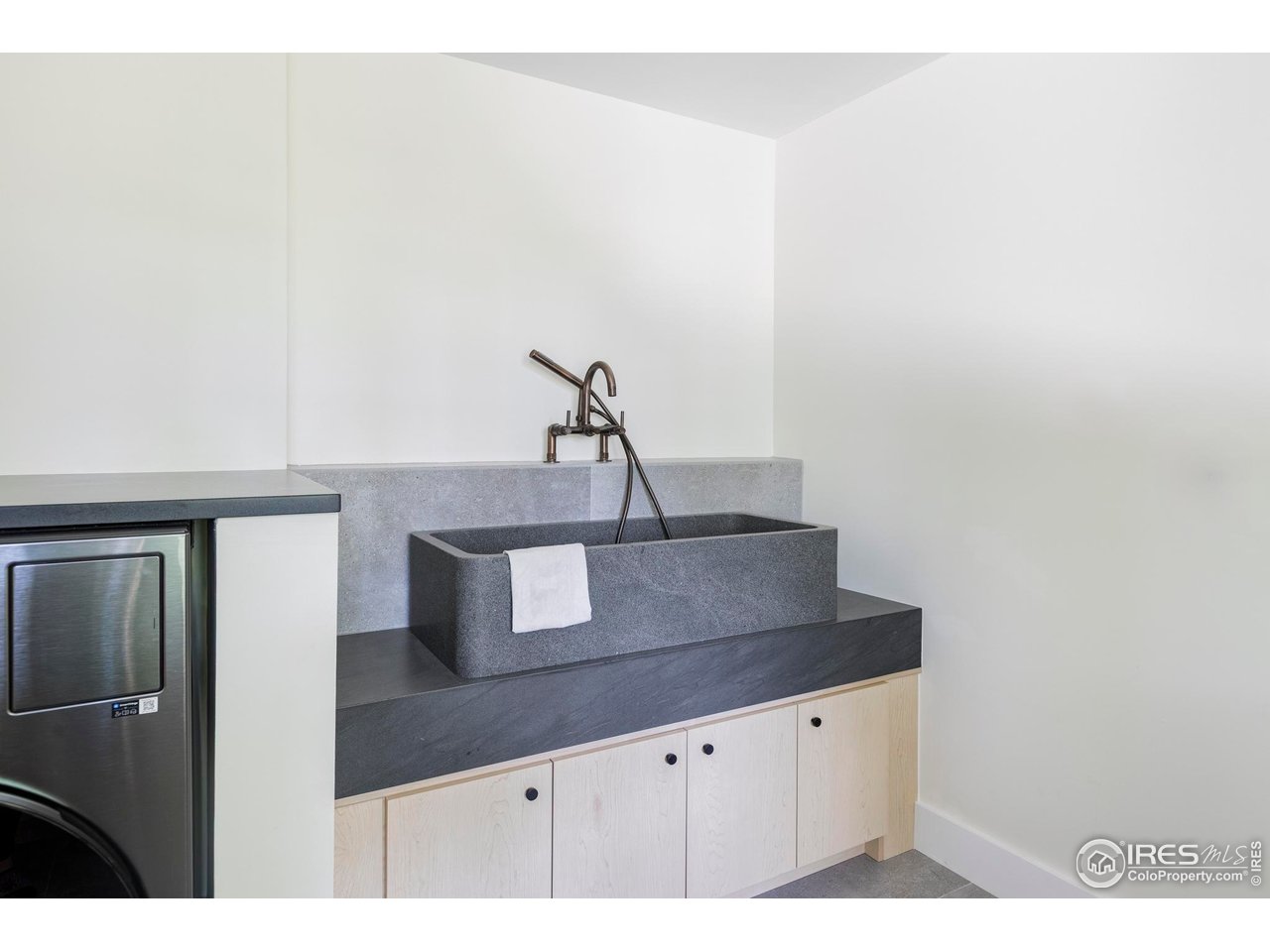 580 Pleasant Street Boulder, CO 80302 - Photo 14 of 29 a kitchen with cabinets and window