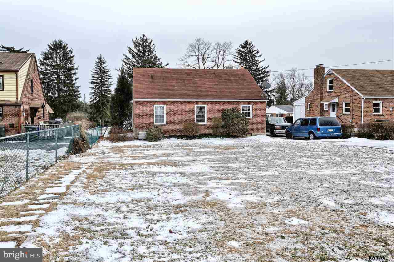 383 Hillcrest Road York, PA 17403 - Photo 8 of 29