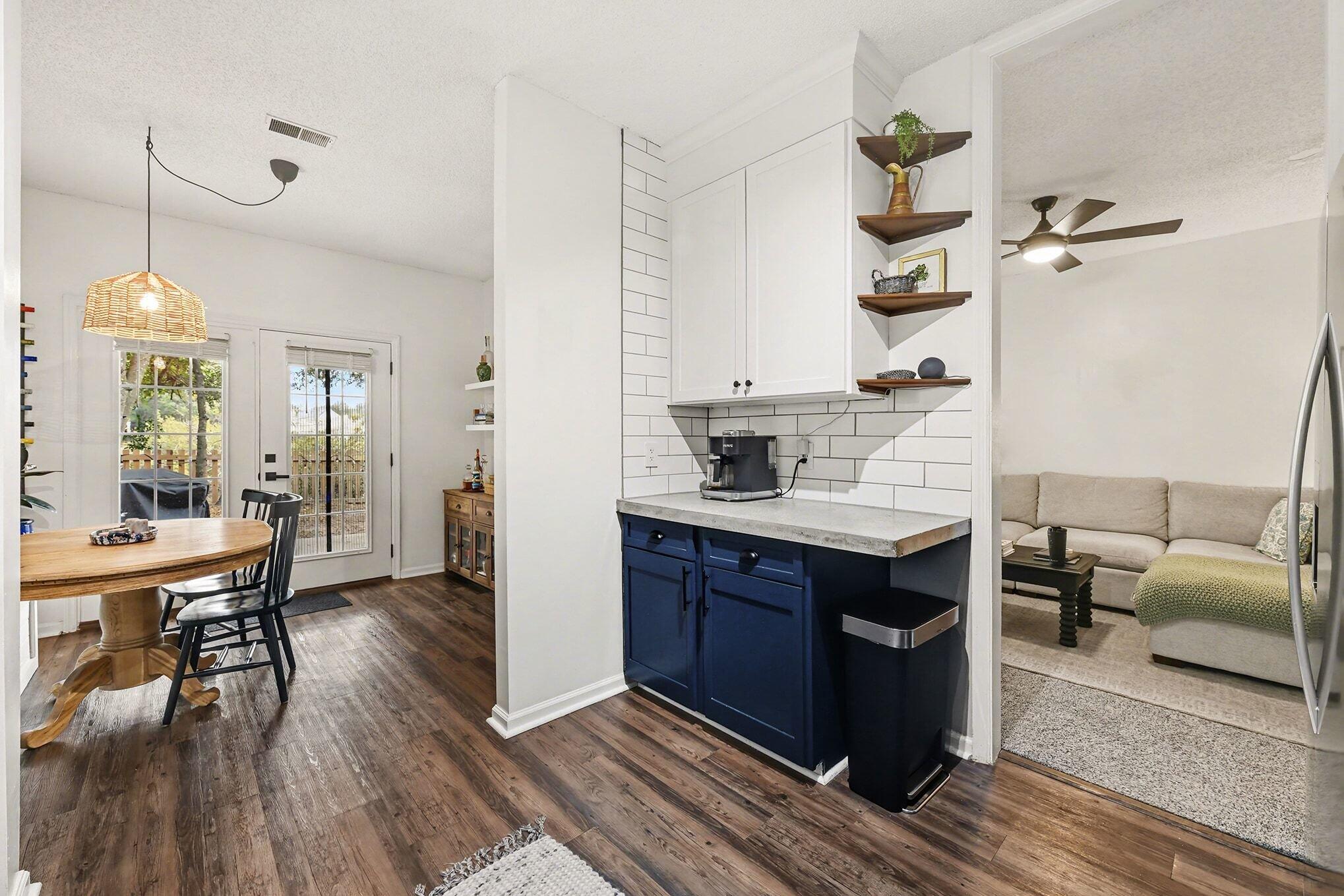 37 Rivers Point Row, Unit A Charleston, SC 29412 - Photo 11 of 29 Kitchen & Living Area