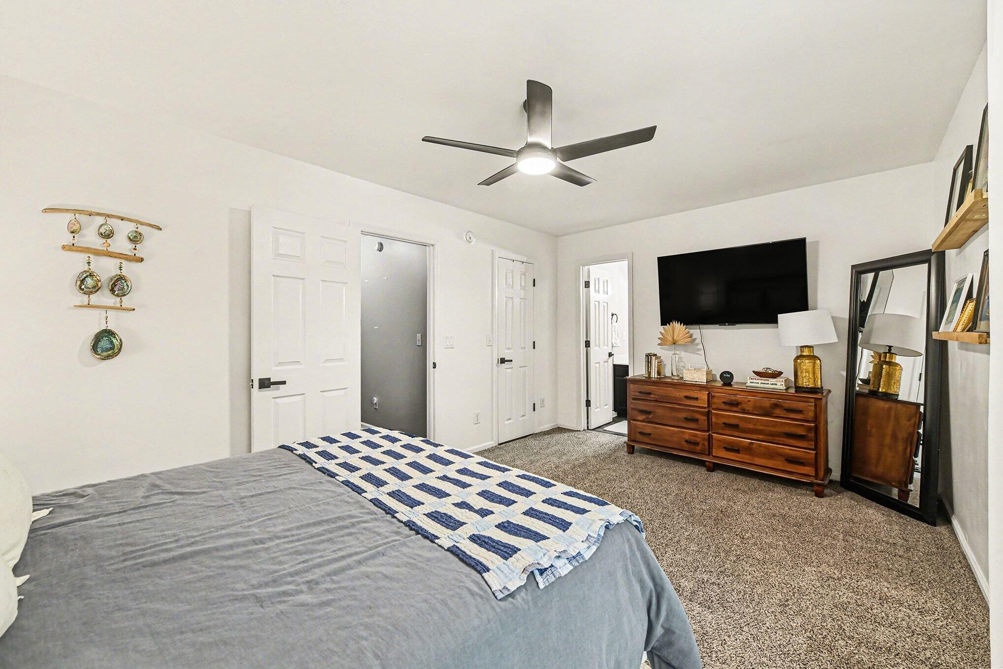 37 Rivers Point Row, Unit A Charleston, SC 29412 - Photo 19 of 29 Primary Bedroom