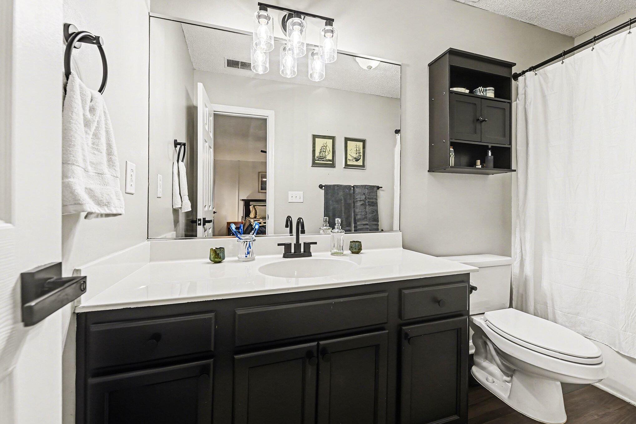 37 Rivers Point Row, Unit A Charleston, SC 29412 - Photo 20 of 29 Primary Bathroom