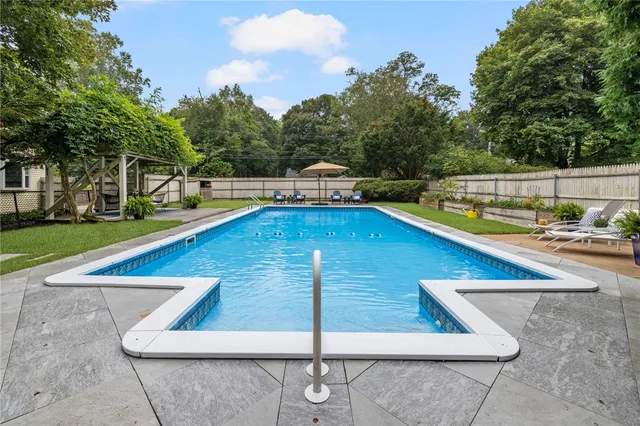 $875,000 | 471 Annaquatucket Road, North Kingstown, RI 02852